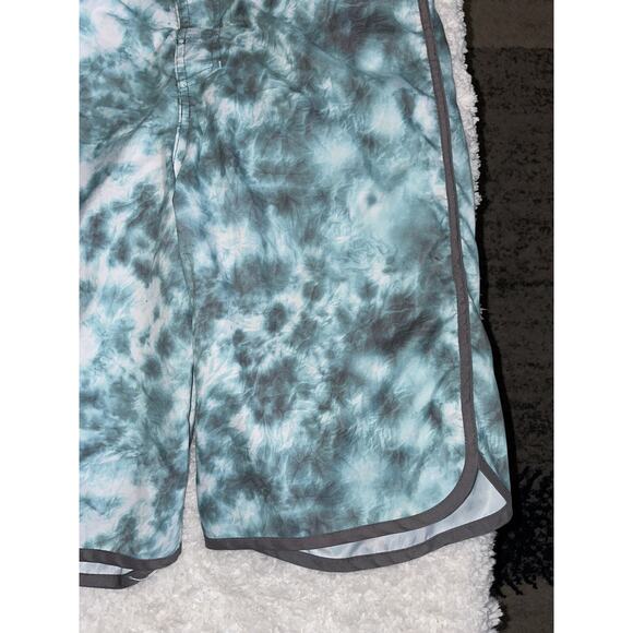 Art Class boys sz. 18 green tie dye design swim trunks ( longer) Grt. pair - Picture 3 of 8